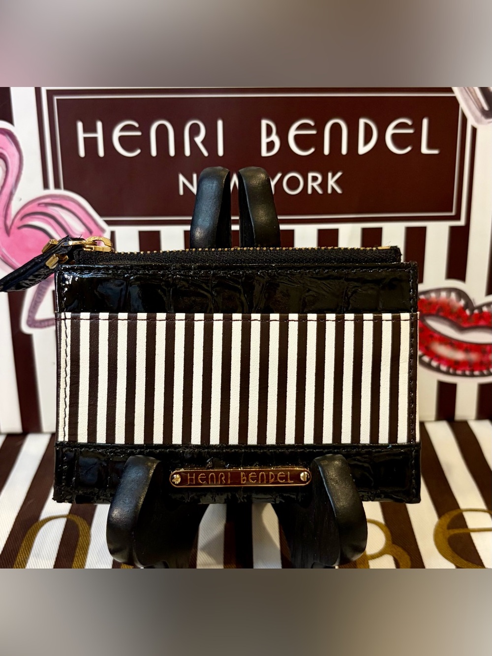 NWOT HENRI BENDEL STRIPED
REPTILE EMBOSSED LEATHER COIN AND CARD KEYCHAIN WALLET
